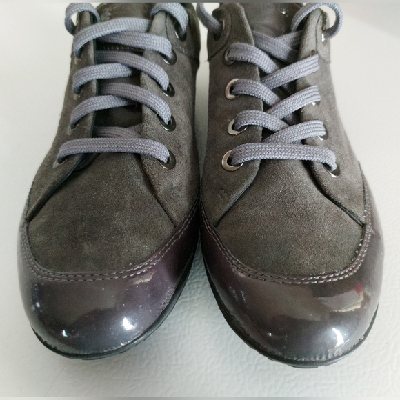 Geox Women's Grey Leather Sneakers - EU 39 - Picture 3 of 11